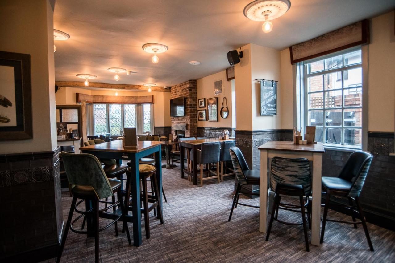 Cat & Lion Country Pub And Hotel Warrington  Exterior photo