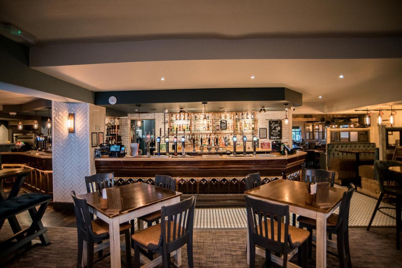 Cat & Lion Country Pub And Hotel Warrington  Exterior photo