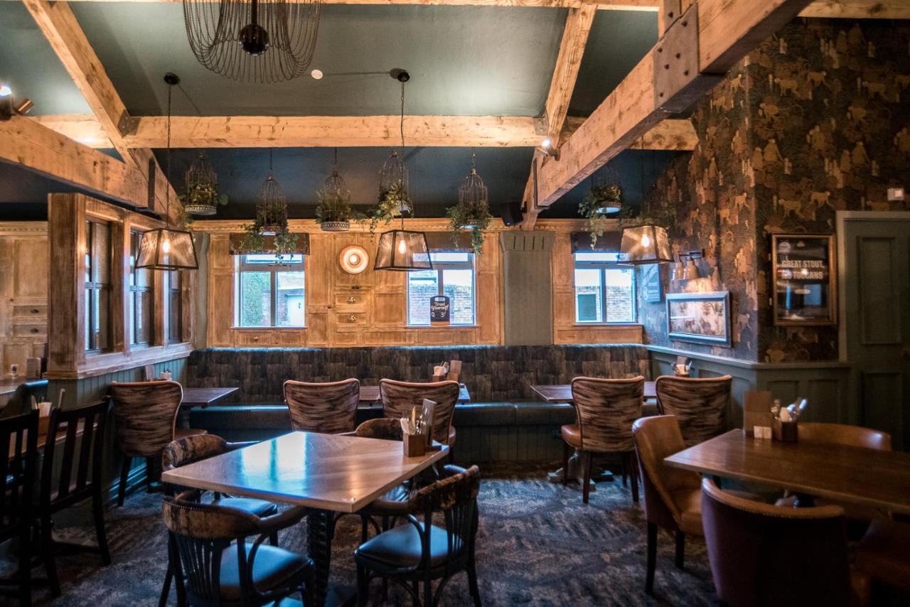 Cat & Lion Country Pub And Hotel Warrington  Exterior photo